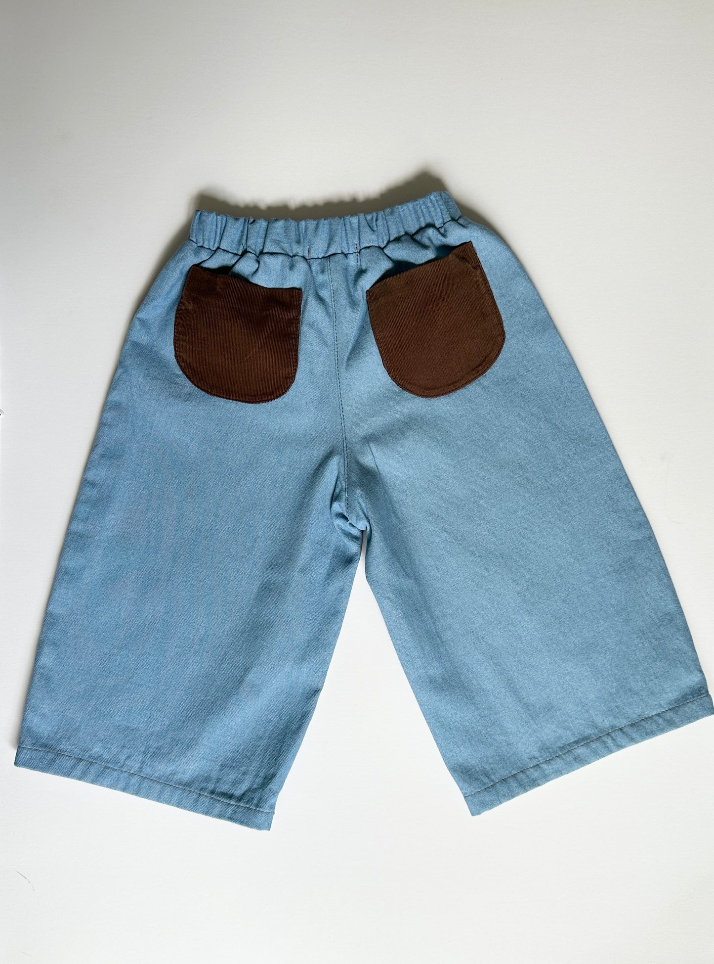 Contrast brown trousers